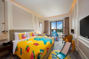 Tempat tidur dalam kamar di Hollick Hotel Wen'An, Tapestry Collection By Hilton