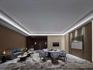 Televisi dan/atau pusat hiburan di Hollick Hotel Wen'An, Tapestry Collection By Hilton