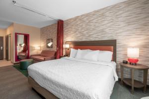 Home2 Suites By Hilton Pocatello, Id客房内的一张或多张床位