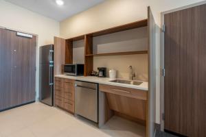 Home2 Suites By Hilton Pocatello, Id的厨房或小厨房