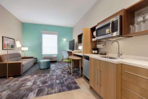 Home2 Suites By Hilton Vicksburg, Ms的厨房或小厨房