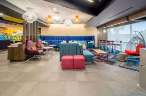 Tru By Hilton Niceville, Fl的休息区