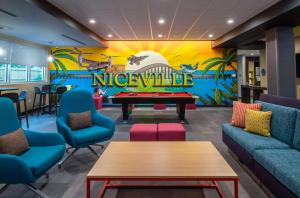Tru By Hilton Niceville, Fl的休息区