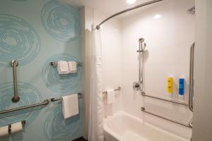Tru By Hilton Niceville, Fl的一间浴室