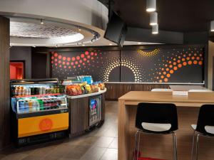 a fast food restaurant with a counter and a refrigerator at Tru By Hilton Tupelo, Ms in Tupelo