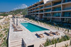 Πισίνα στο ή κοντά στο Mistiq Cabos Luxury Apartments by Paramo