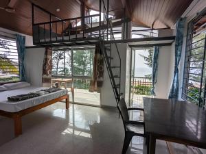 Surya cafe and stay sea view的休息区