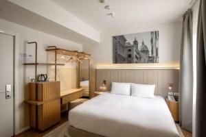 Postel nebo postele na pokoji v ubytování Cosmopolita Hotel Rome, Tapestry Collection by Hilton