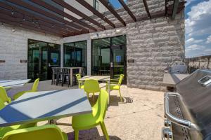 Balkón nebo terasa v ubytování Home2 Suites By Hilton Burleson