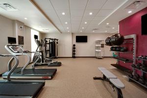 Fitness centrum a/nebo fitness zařízení v ubytování Home2 Suites By Hilton Burleson