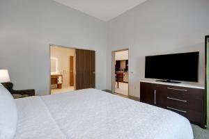 Postel nebo postele na pokoji v ubytování Home2 Suites By Hilton Burleson