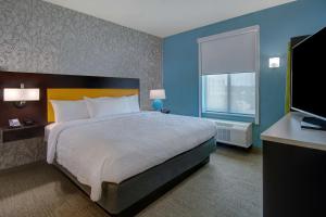 Postel nebo postele na pokoji v ubytování Home2 Suites By Hilton Burleson