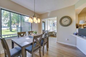 Billede fra billedgalleriet på Lakefront Orion Twp Home with Fire Pit and Kayak! i Gingellville