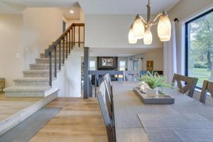 Billede fra billedgalleriet på Lakefront Orion Twp Home with Fire Pit and Kayak! i Gingellville