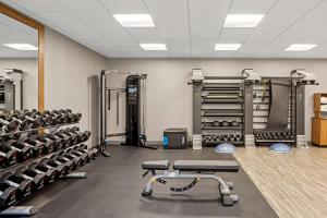 The fitness centre and/or fitness facilities at Hampton Inn & Suites Cincinnati West, Oh