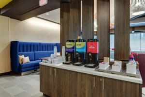 Tru By Hilton Raleigh Garner的咖啡和沏茶工具