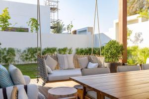 Svetainės erdvė apgyvendinimo įstaigoje Maysan Doha, LXR Hotels & Resorts