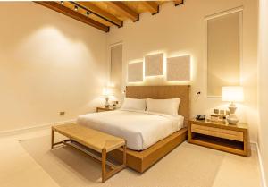 Lova arba lovos apgyvendinimo įstaigoje Maysan Doha, LXR Hotels & Resorts