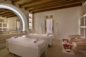Lova arba lovos apgyvendinimo įstaigoje Maysan Doha, LXR Hotels & Resorts