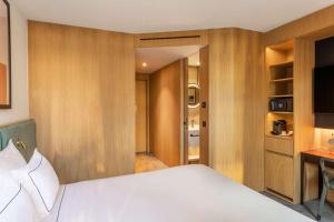 Arts Hotel Porto, Tapestry Collection By Hilton客房内的一张或多张床位