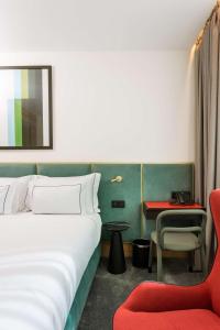 Arts Hotel Porto, Tapestry Collection By Hilton客房内的一张或多张床位