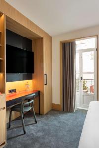 Arts Hotel Porto, Tapestry Collection By Hilton的电视和/或娱乐中心
