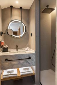 Arts Hotel Porto, Tapestry Collection By Hilton的一间浴室