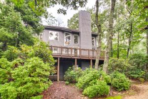 a house with a deck in the woods at Wintergreen Resort Home with Deck, 1 Mi to Skiing! in Lyndhurst