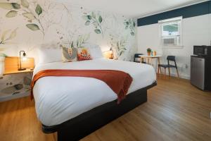 Katil atau katil-katil dalam bilik di Birches Motel