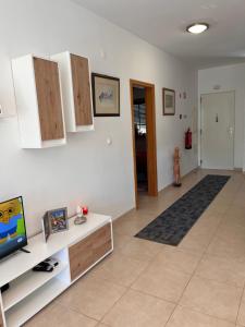 A kitchen or kitchenette at Pinhos Residence Palmela Village