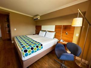 Ένα ή περισσότερα κρεβάτια σε δωμάτιο στο Dubai Macaé by Atlântica