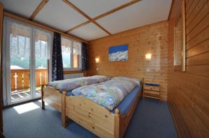 Postel nebo postele na pokoji v ubytování Chalet Ideal Saas-Fee