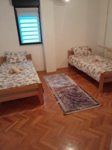 Ένα ή περισσότερα κρεβάτια σε δωμάτιο στο Apartmani Drmanic