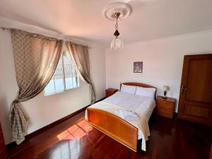 Postel nebo postele na pokoji v ubytování Classic Tranquil Madeiran 4-Bedroom Villa Funchal