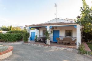 a small house with blue doors and a patio at Casa Rural Tazgona in Antequera