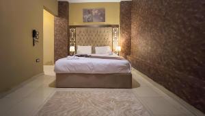 a bedroom with a large bed in a room at King Cheops Inn - Pyramid View in Cairo