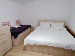 a bedroom with two twin beds and a nightstand at Casa Michel 