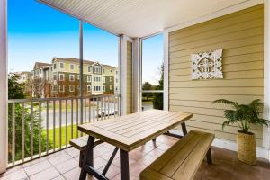 Balkón nebo terasa v ubytování Bayside Resort - 31568 Winterberry Pkwy #109