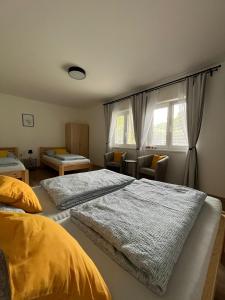 Postel nebo postele na pokoji v ubytování U Rybnikářů