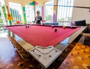 Biliár nebo kulečník v ubytování Hostel Capivara's Curitiba