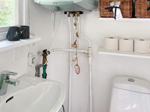 Ένα μπάνιο στο 6 person holiday home in STURKÖ-By Traum
