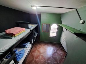 a small room with a bed and a window at RustiCity in São Paulo