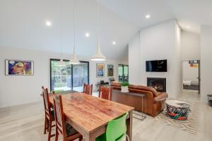 Gallery image of Brevard Retreat Fireplace, Deck and Screened Porch! in Brevard