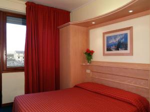 
Ein Bett oder Betten in einem Zimmer der Unterkunft Hotel Meridiana

