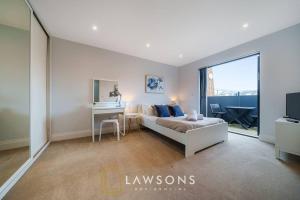 TV a/nebo společenská místnost v ubytování Penthouse Living by Lawsons + 3 fotografie