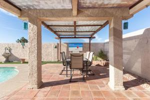 Swimmingpoolen hos eller tæt på 1900 Sqft House 5beds,3bath With heated Pool,spa,bbq