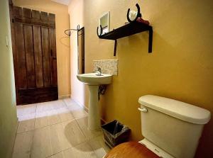 Kylpyhuone majoituspaikassa West Refugio