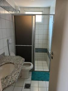 a bathroom with a toilet and a sink and a shower at Privê das Thermas 01 - Ar Split nos 2 quartos, ventilador na sala, purificador Soft gelada natural in Caldas Novas