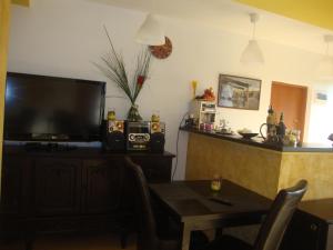 a living room with a table and a tv and a tableablish at Casa Lacul Sarat in Techirghiol