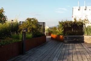 a garden on the roof of a building at Spacious modern 2BR apartment at Central OSLO BARCODE in Oslo